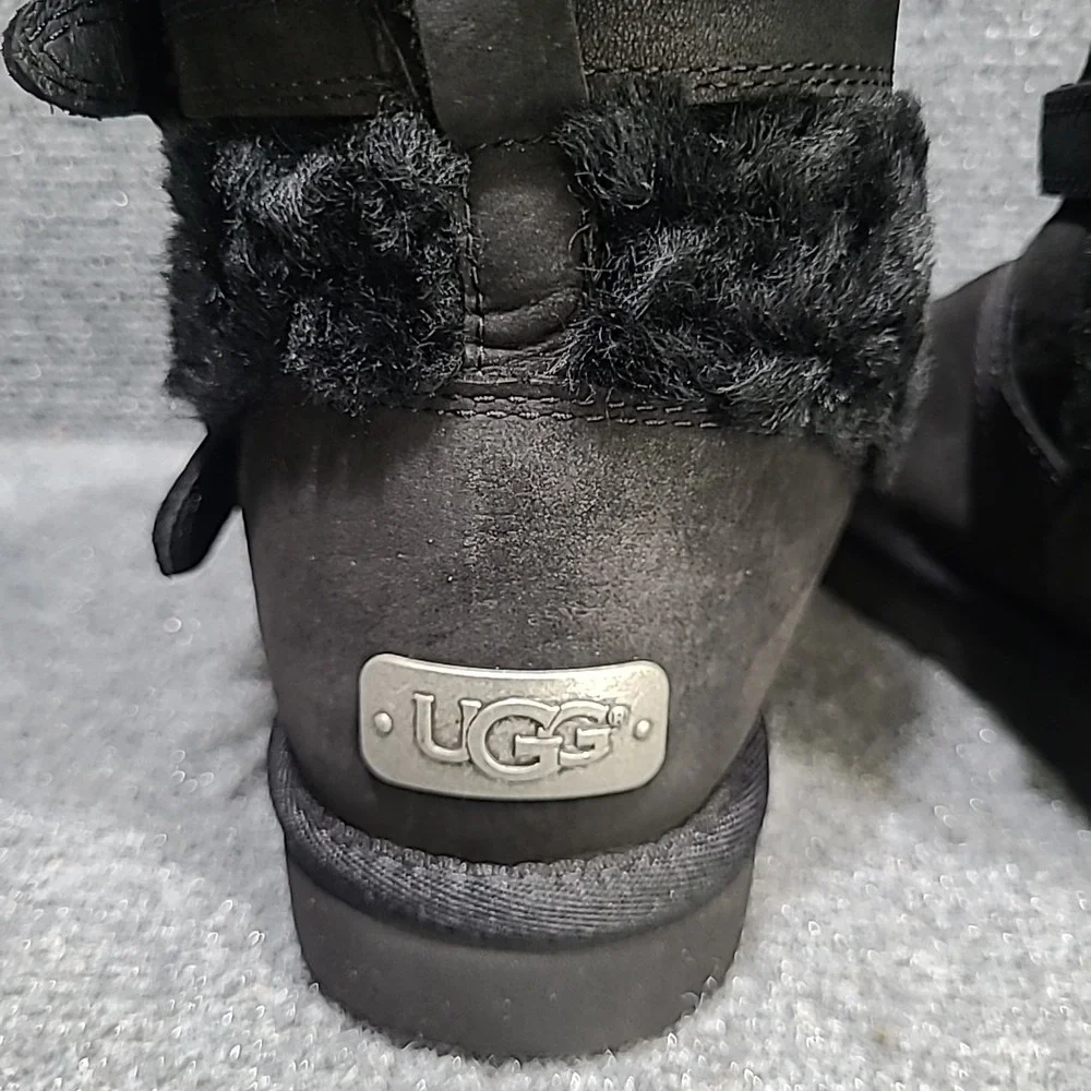 UGG Australia Becket Black Leather Sheepskin Boots Moto Buckle Kid's Size 1
